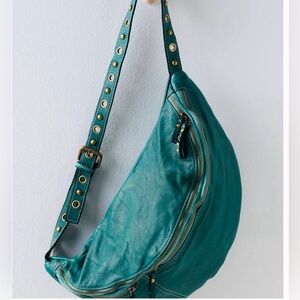 Free People Bolsa Nova Bella sling bag